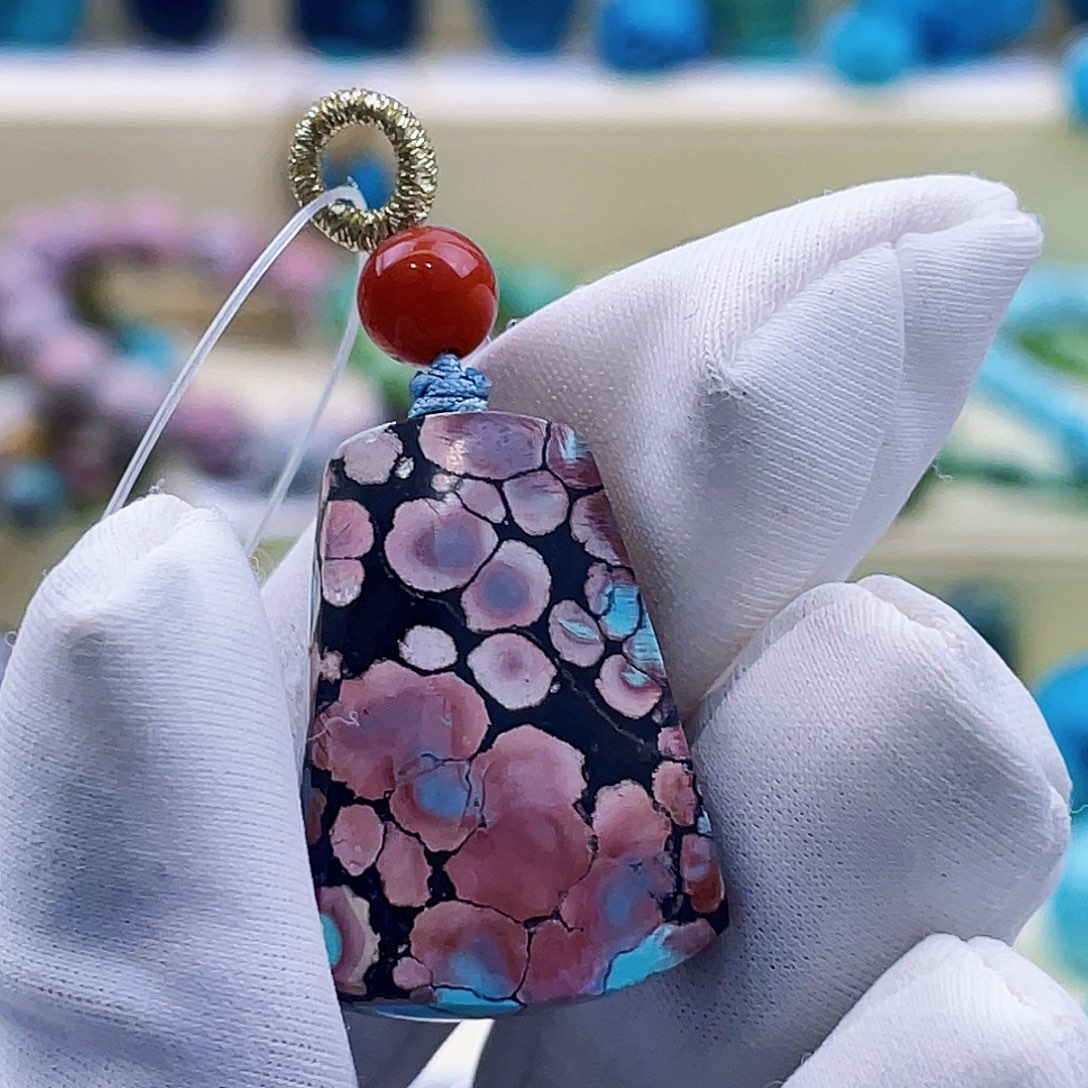 绿松石未镶嵌颈饰