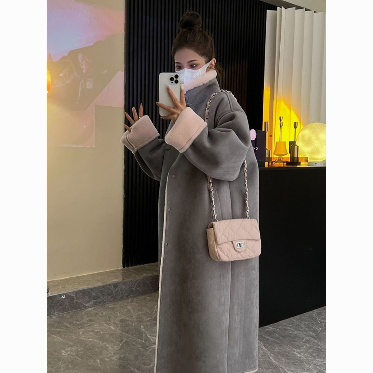 女士冬季新款加厚长款机车风含羊羔毛呢子外套御寒