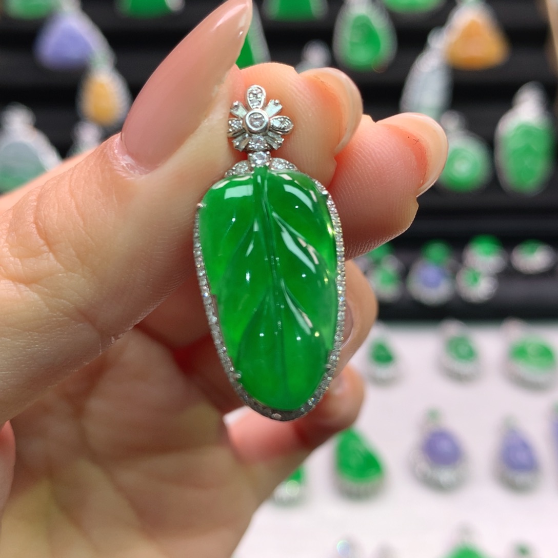 翡翠吊坠(不含链)18K金镶嵌