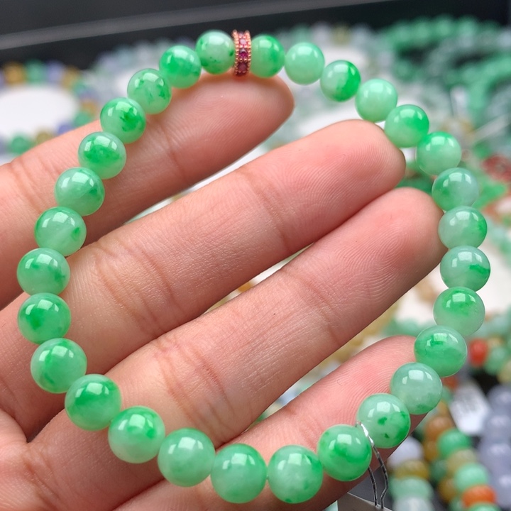 翡翠手镯未镶嵌卡