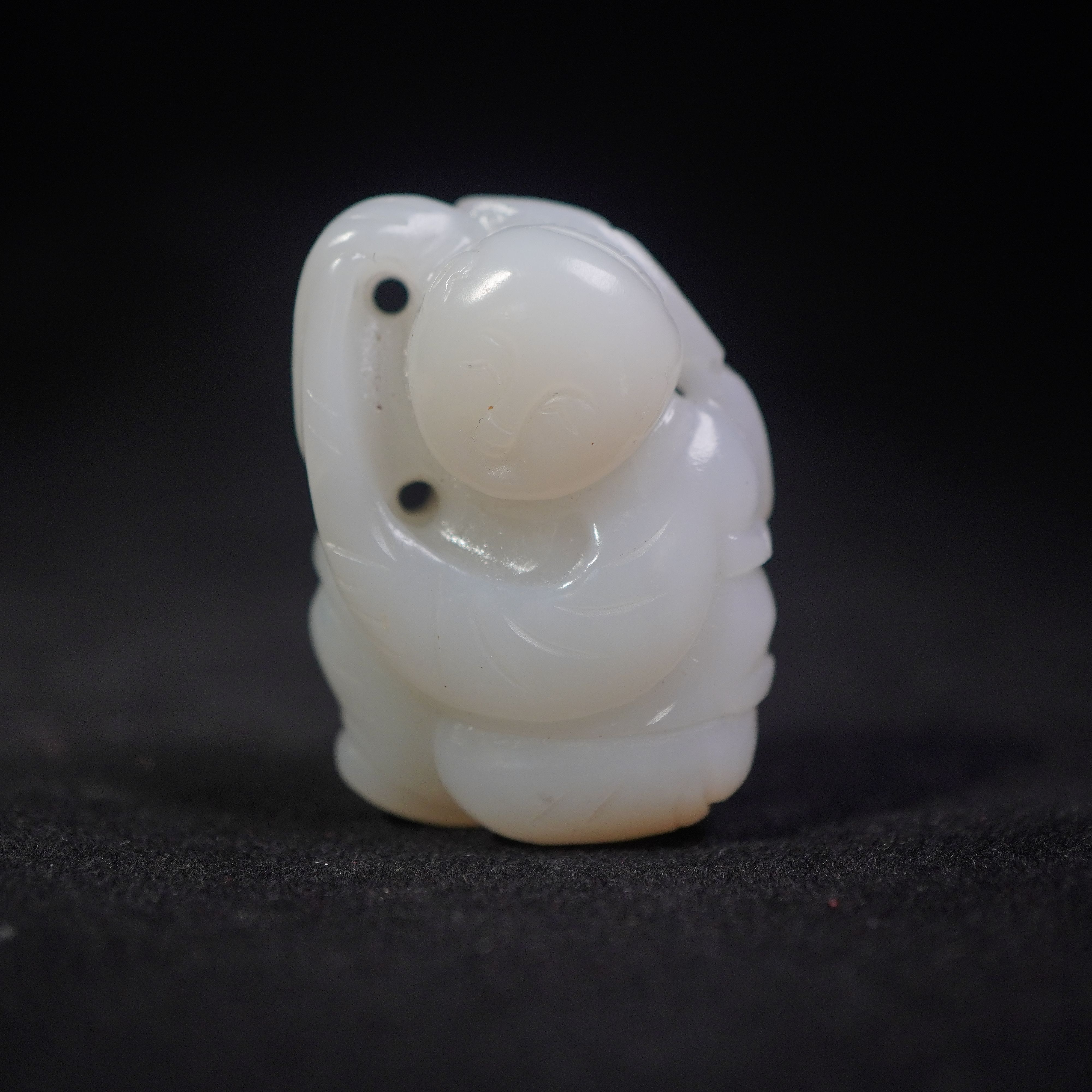 51G55  清 和田玉持莲童子