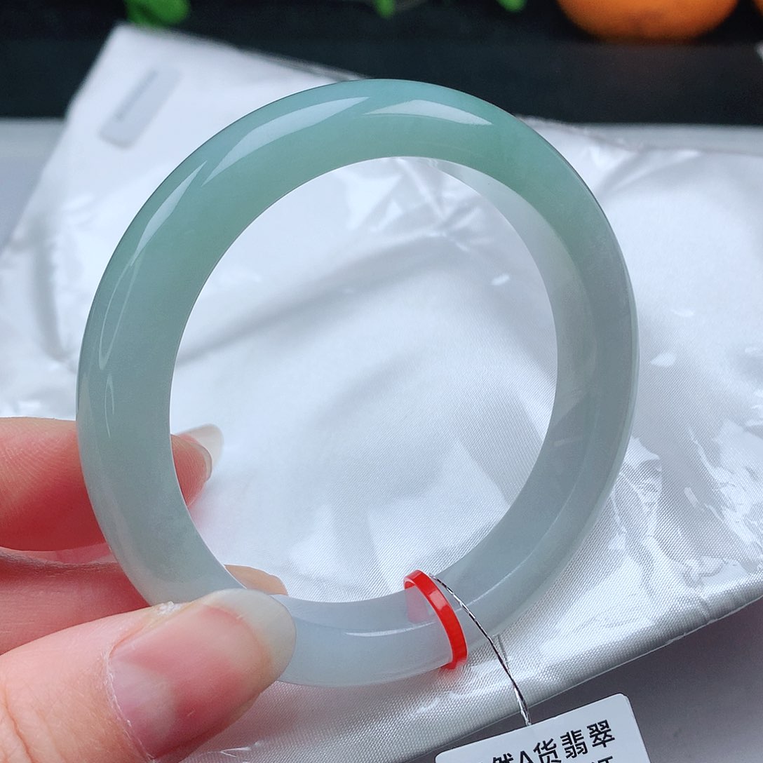翡翠手镯未镶嵌56圈