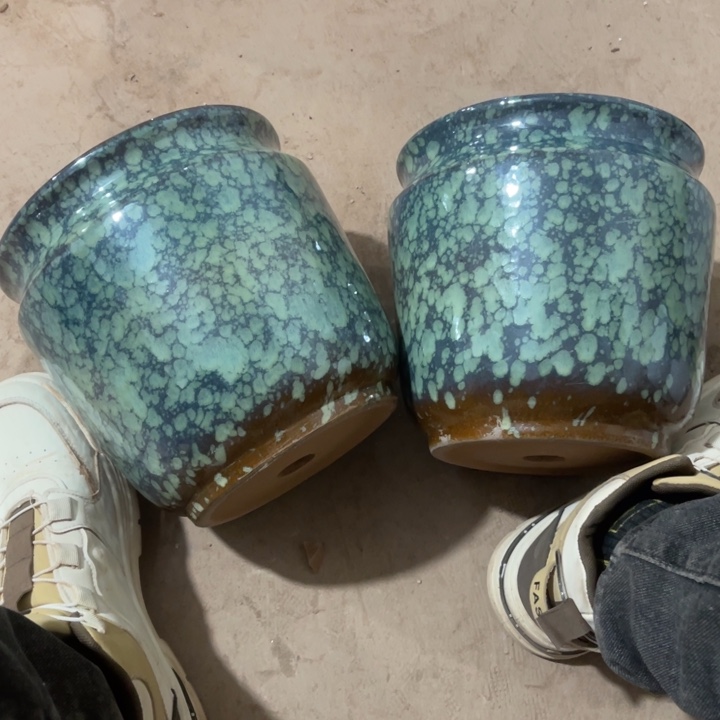 紫砂花盆口径20高度20两只小瑕疵