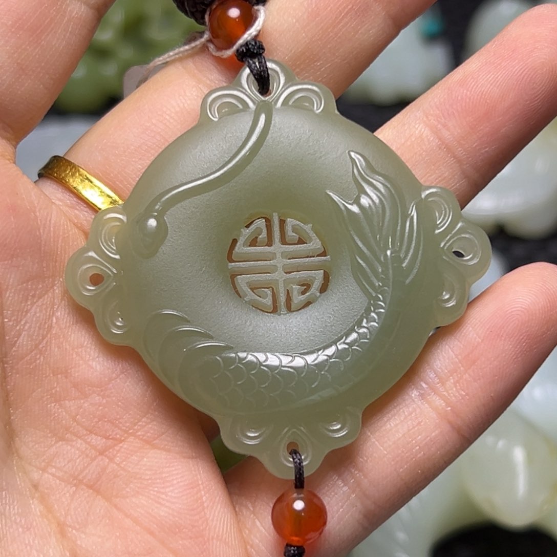 和田玉未镶嵌颈饰满**爺