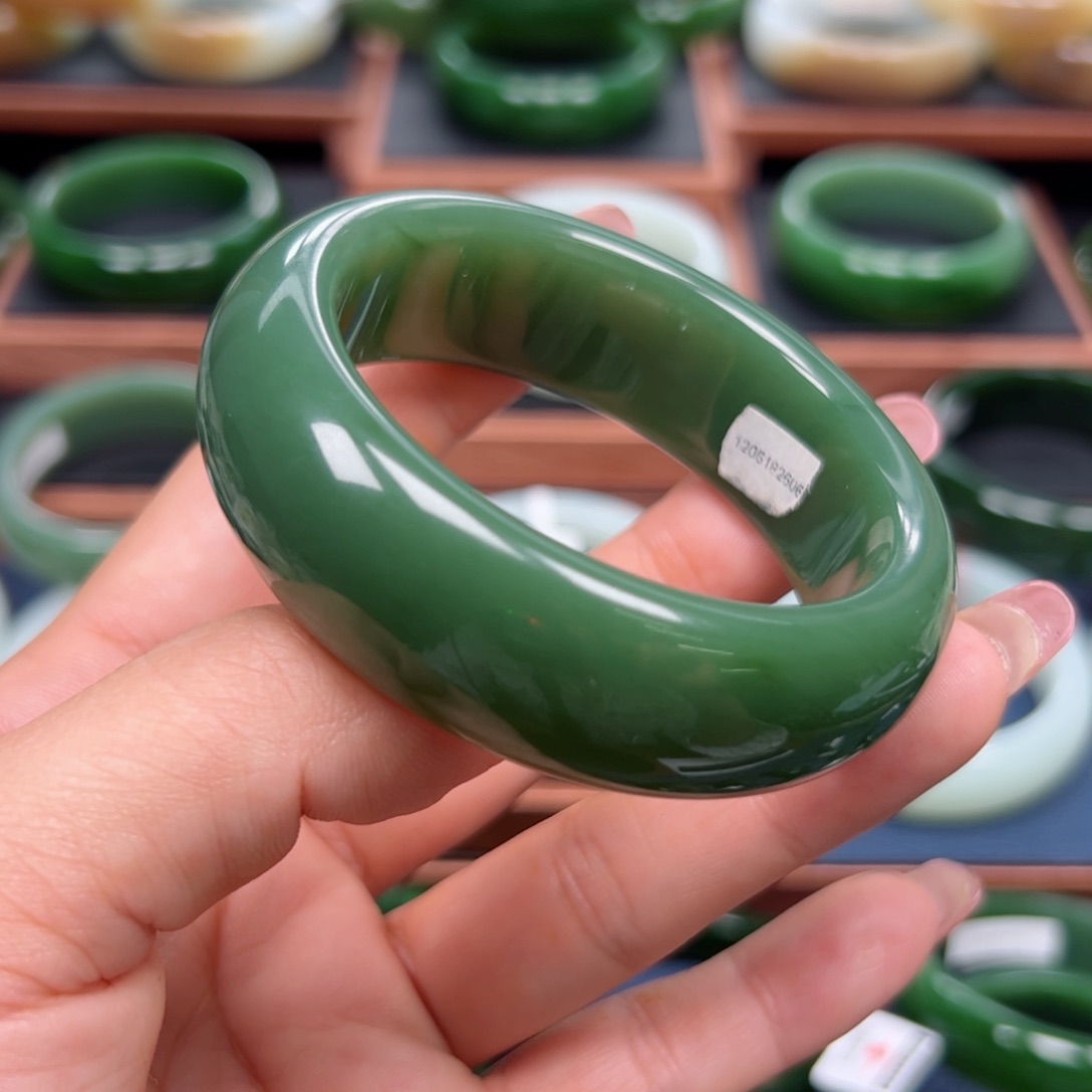 未镶嵌手镯和田玉（碧玉）