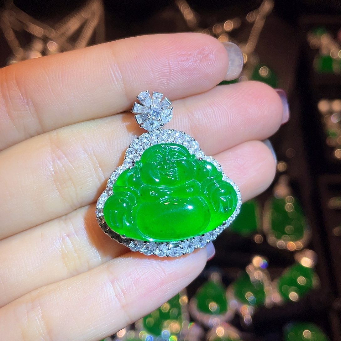 翡翠颈饰18K金镶嵌佛公挂坠