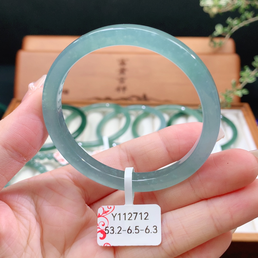 翡翠手镯未镶嵌天然