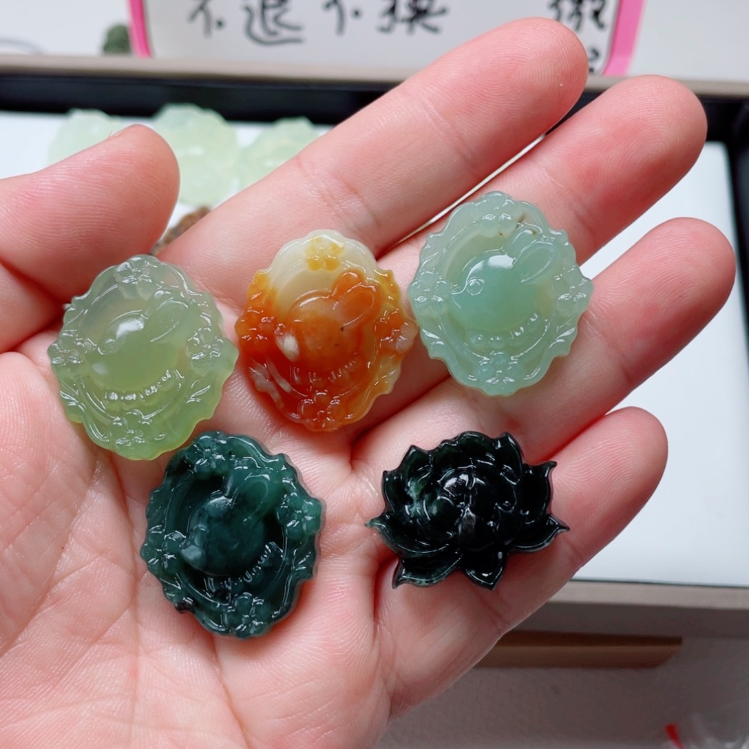 零***落未镶嵌蛇纹石玉颈饰