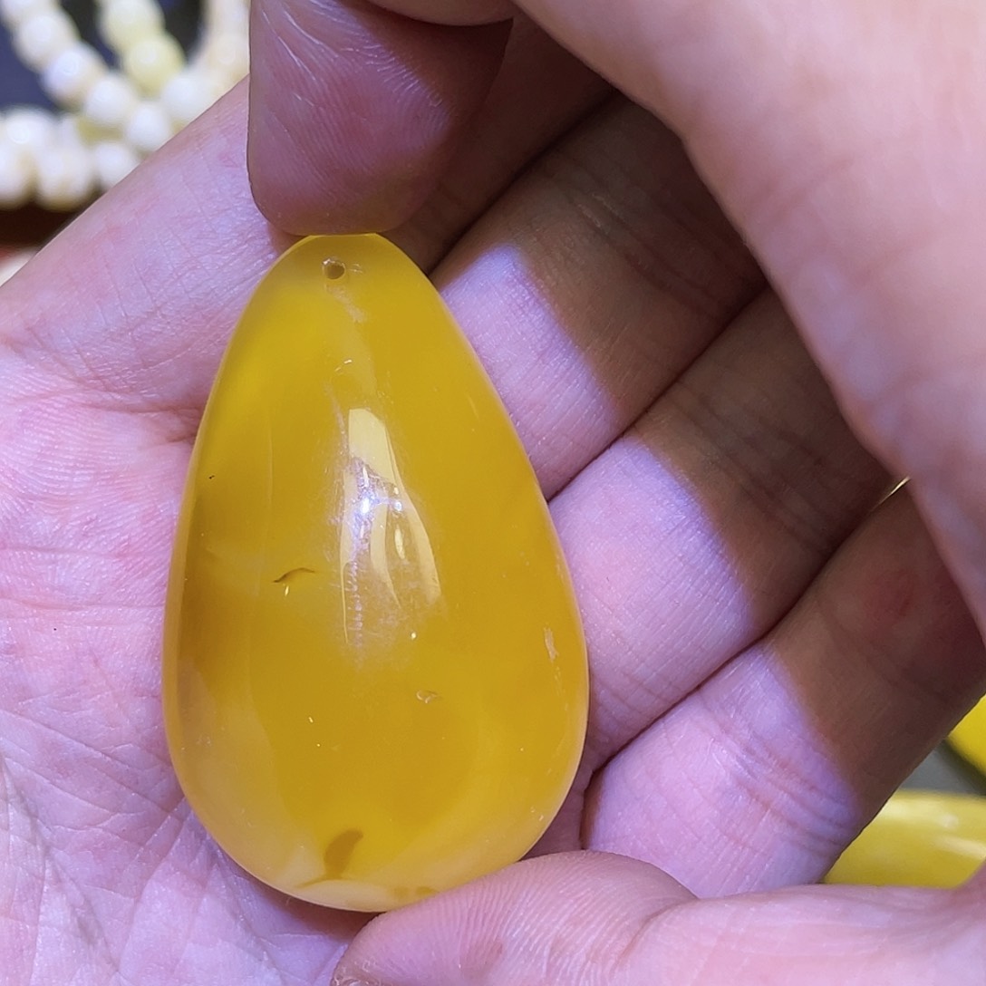 蜜蜡吊坠(赠链)未镶嵌金融洞吊坠