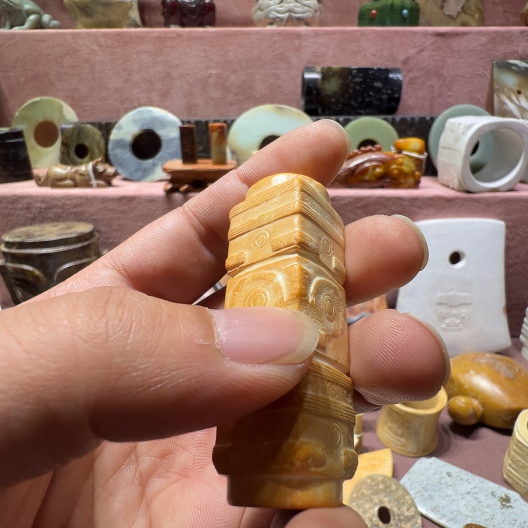 有***玉和田玉（糖玉）未镶嵌挂件瓷片上也画下花纹了