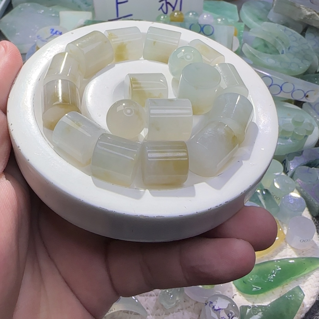 河***妞定制翡翠未镶嵌翡翠