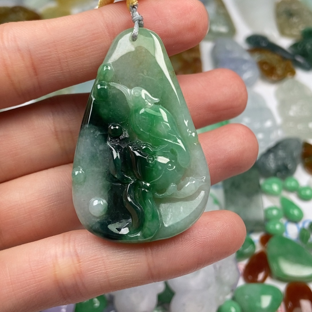 都***堰翡翠未镶嵌颈饰翡翠