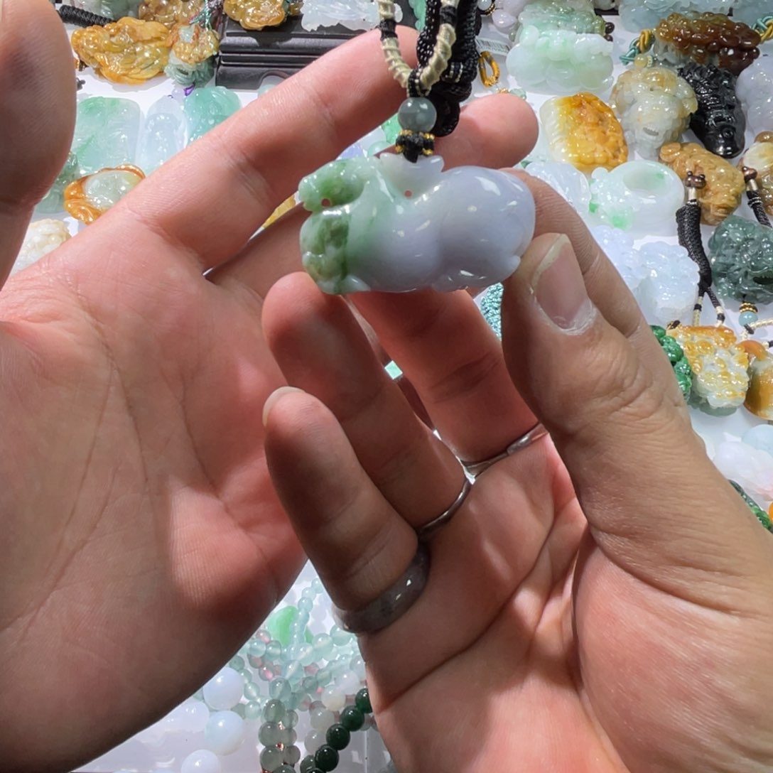 翡翠颈饰未镶嵌天然