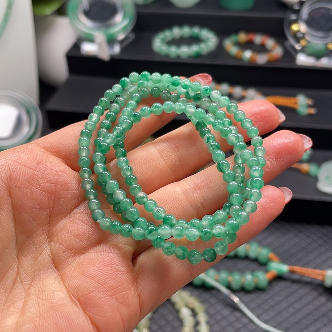 *****石英质玉（非洲翠）未镶嵌项链