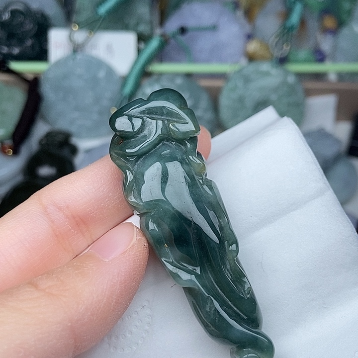 翡翠未镶嵌颈饰翡翠