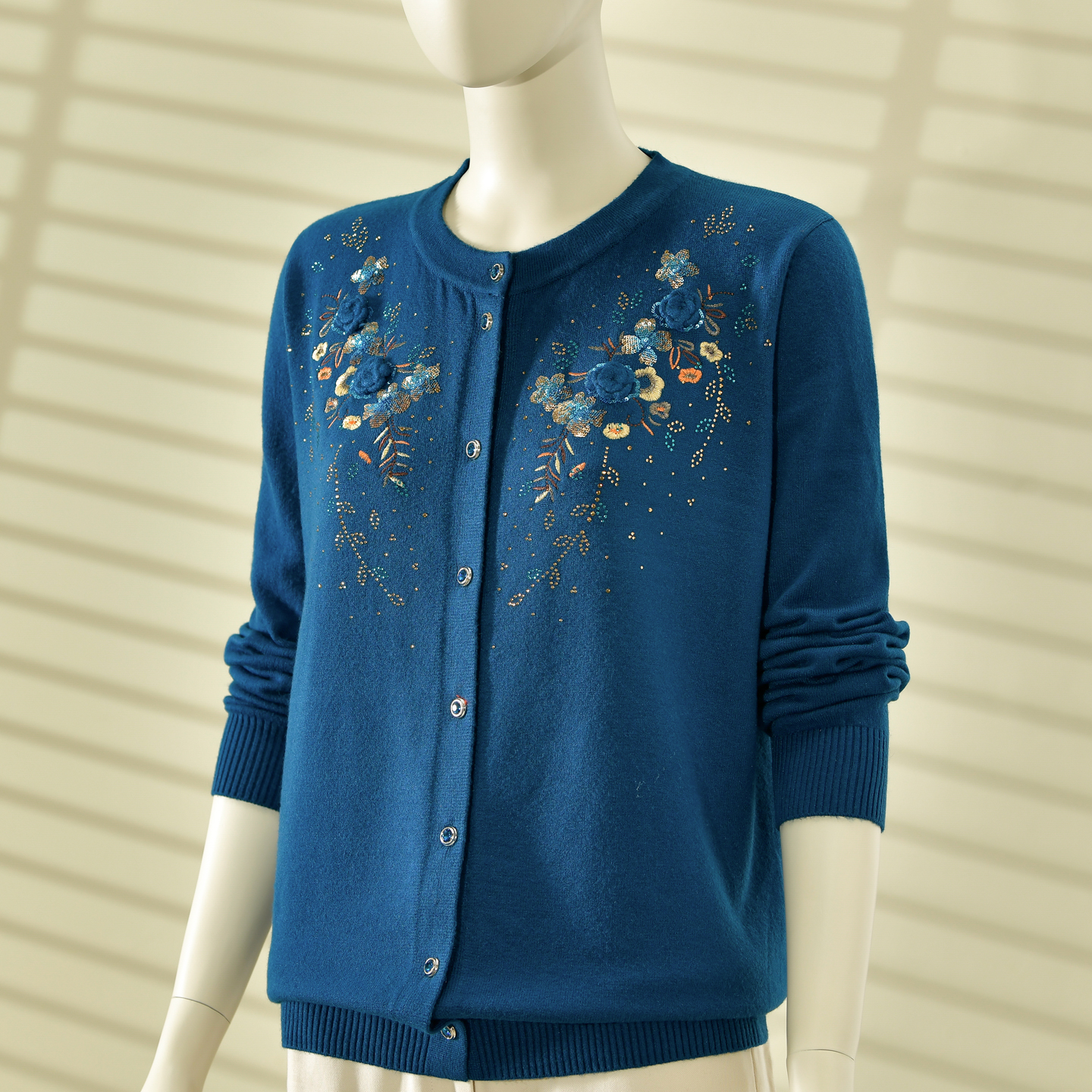 2025秋冬新款圆领针织衫女简约休闲宽松显瘦百搭毛衣内搭打底衫