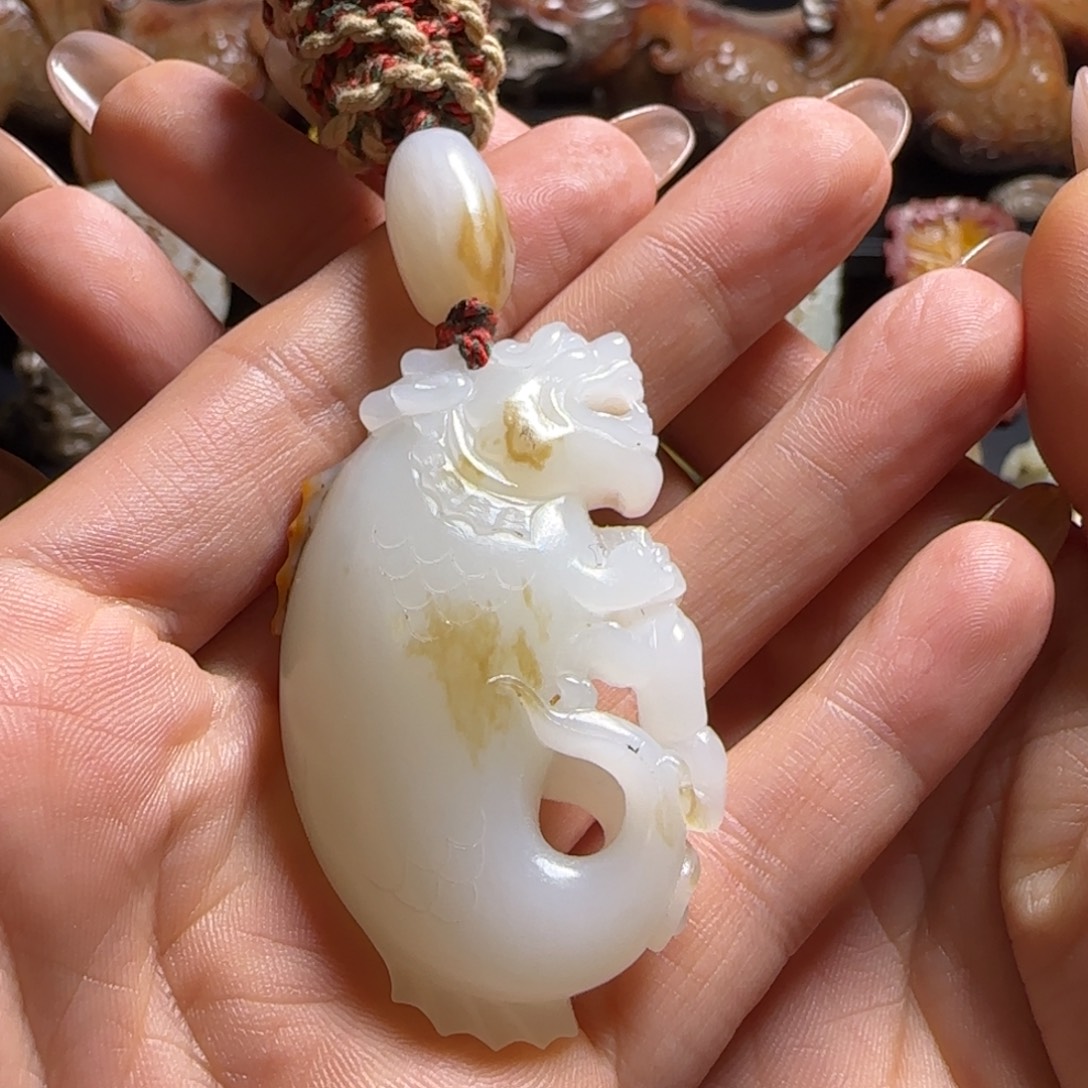 泰***克和田玉未镶嵌挂件