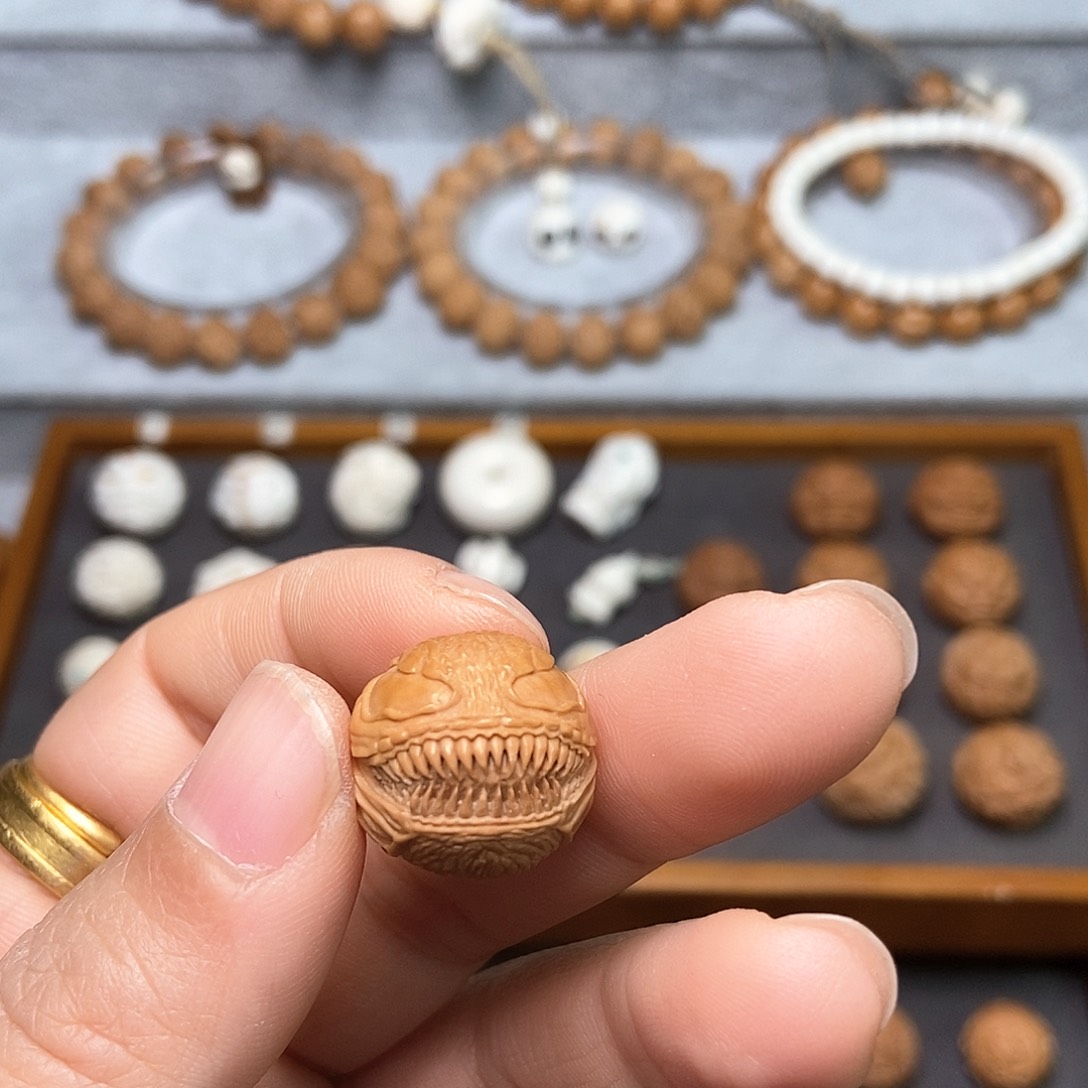 猴头核桃吊坠@**"特价全品毒液