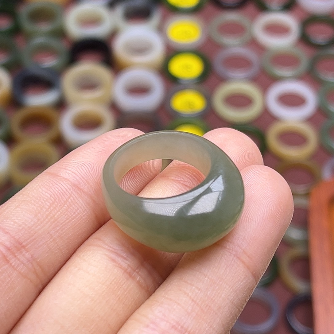 和田玉戒指未镶嵌17.6 冰湖水馒头 无鉴赏