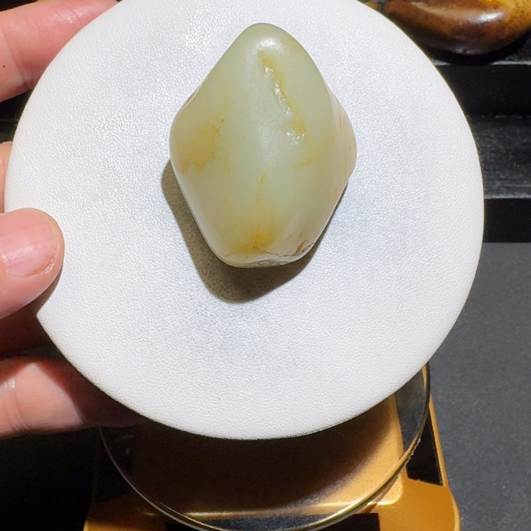 凯***秋和田玉未镶嵌颈饰
