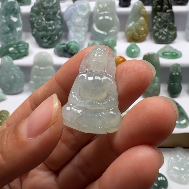 3***岁翡翠未镶嵌颈饰翡翠