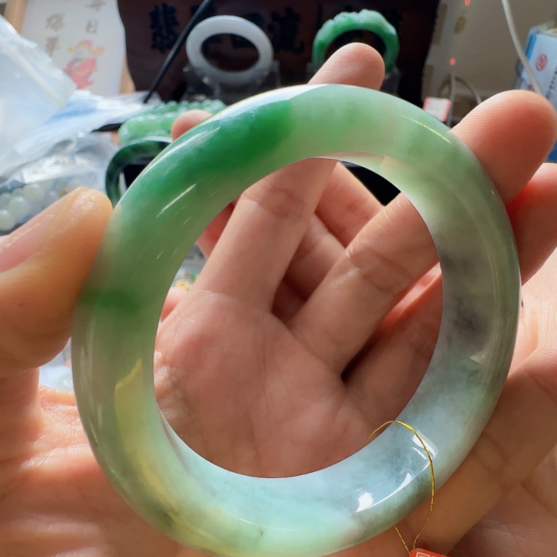 杨***…翡翠未镶嵌手镯翡翠660