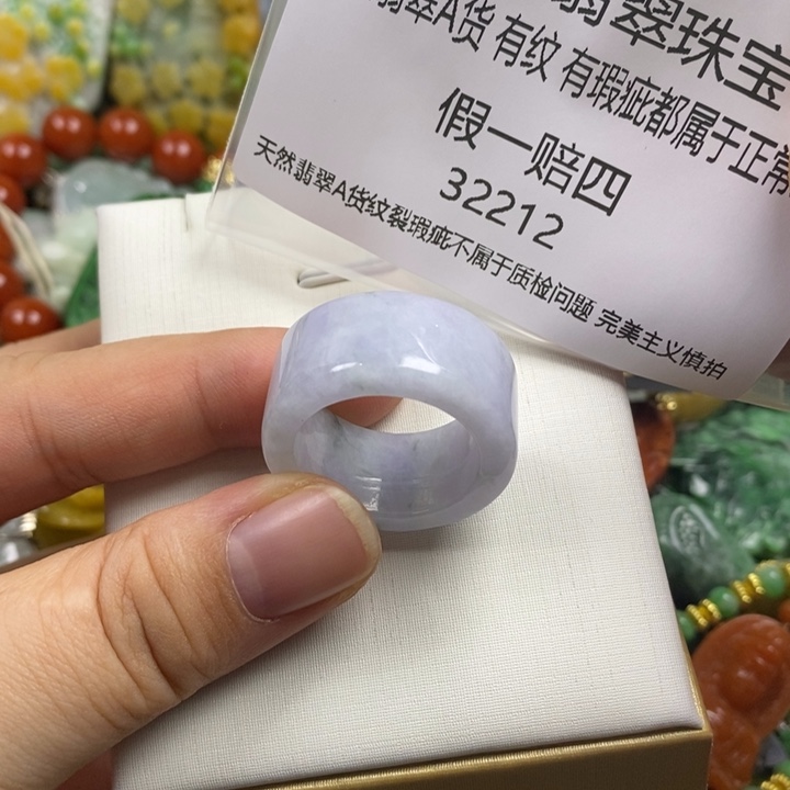 叶***子翡翠未镶嵌吊坠(赠链)