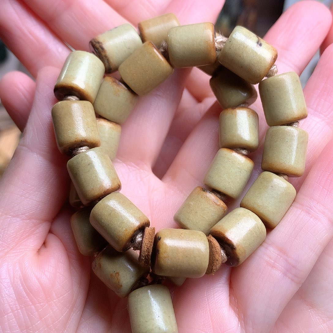 手串未镶嵌岫岩河磨玉（透闪石质玉）