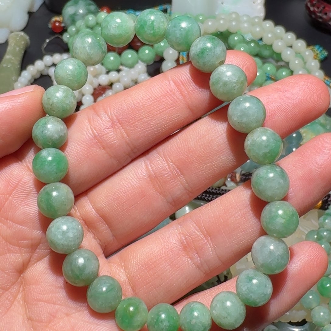 此***人翡翠未镶嵌颈饰111