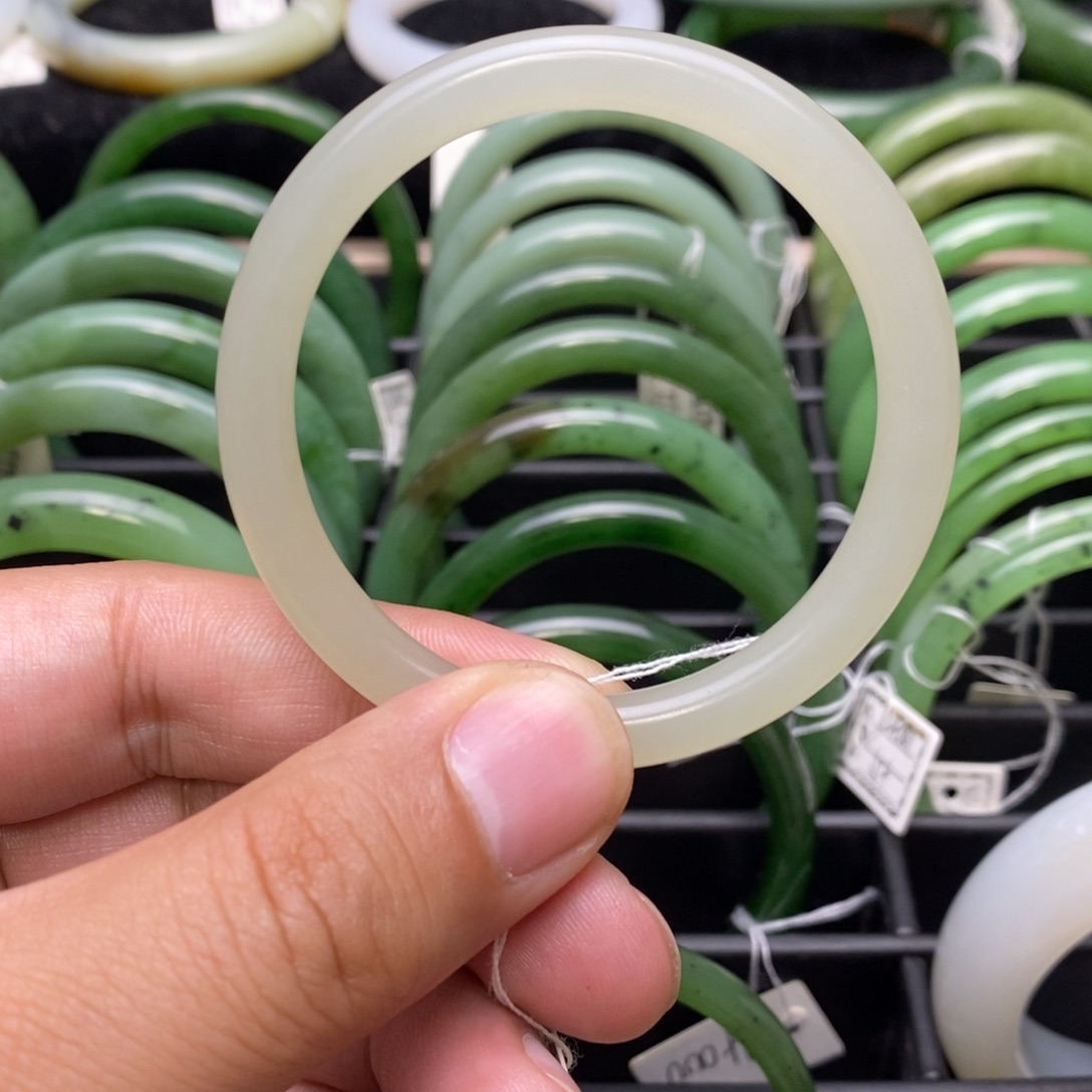 豆***腐和田玉未镶嵌手镯