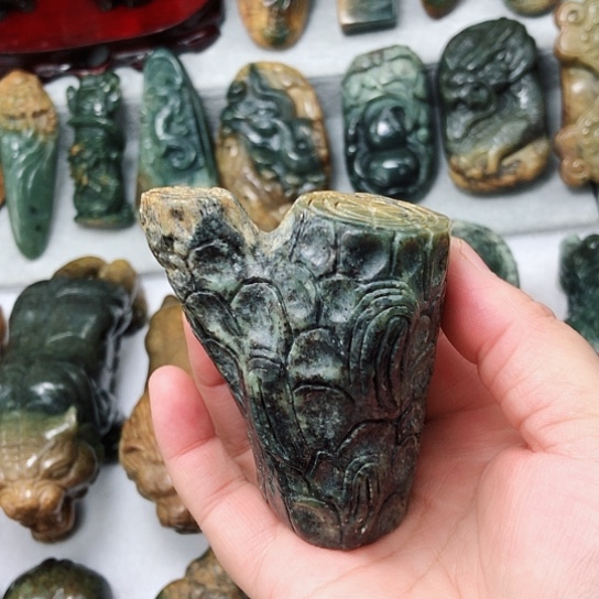 岫岩河磨玉（透闪石质玉）把件未镶嵌