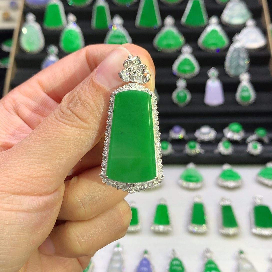 翡翠吊坠(不含链)18K金镶嵌