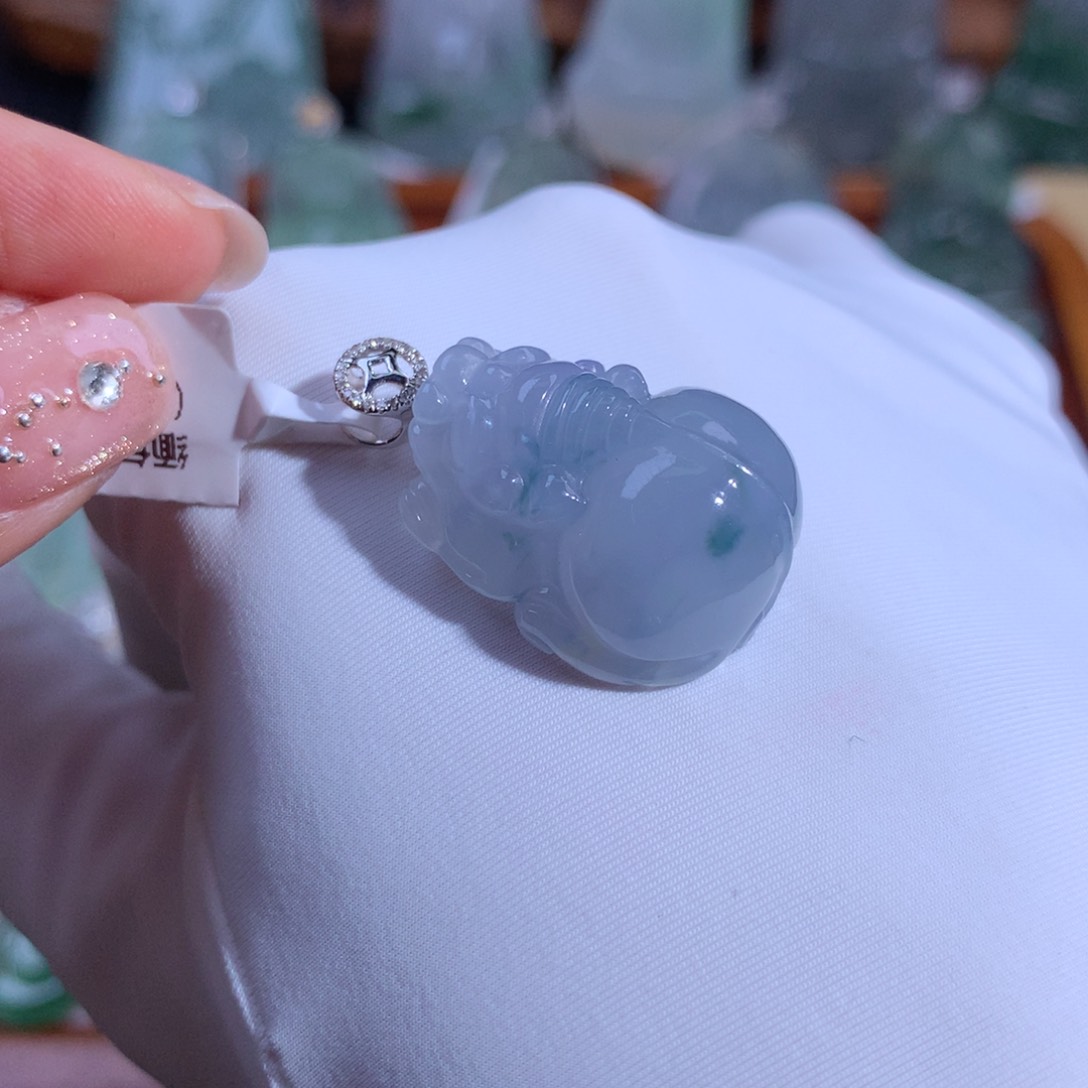 翡翠颈饰18K金镶嵌貔貅