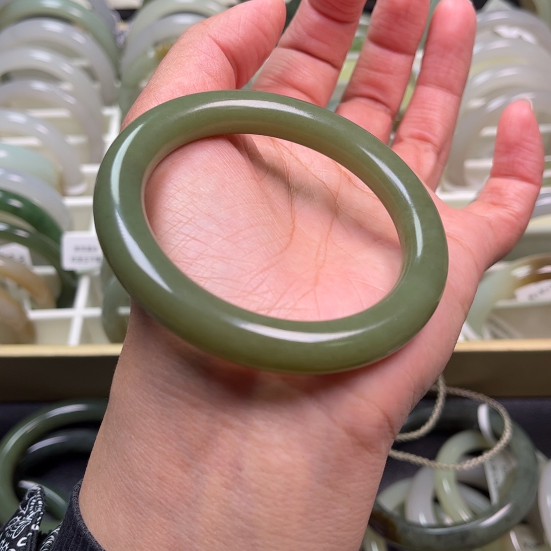 和田玉未镶嵌手镯56.5圈