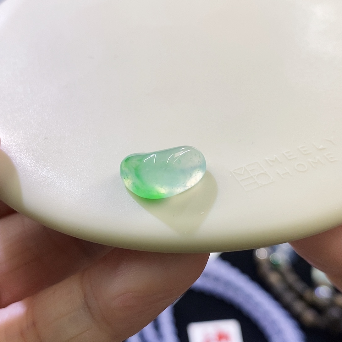 翡翠未镶嵌挂件随行