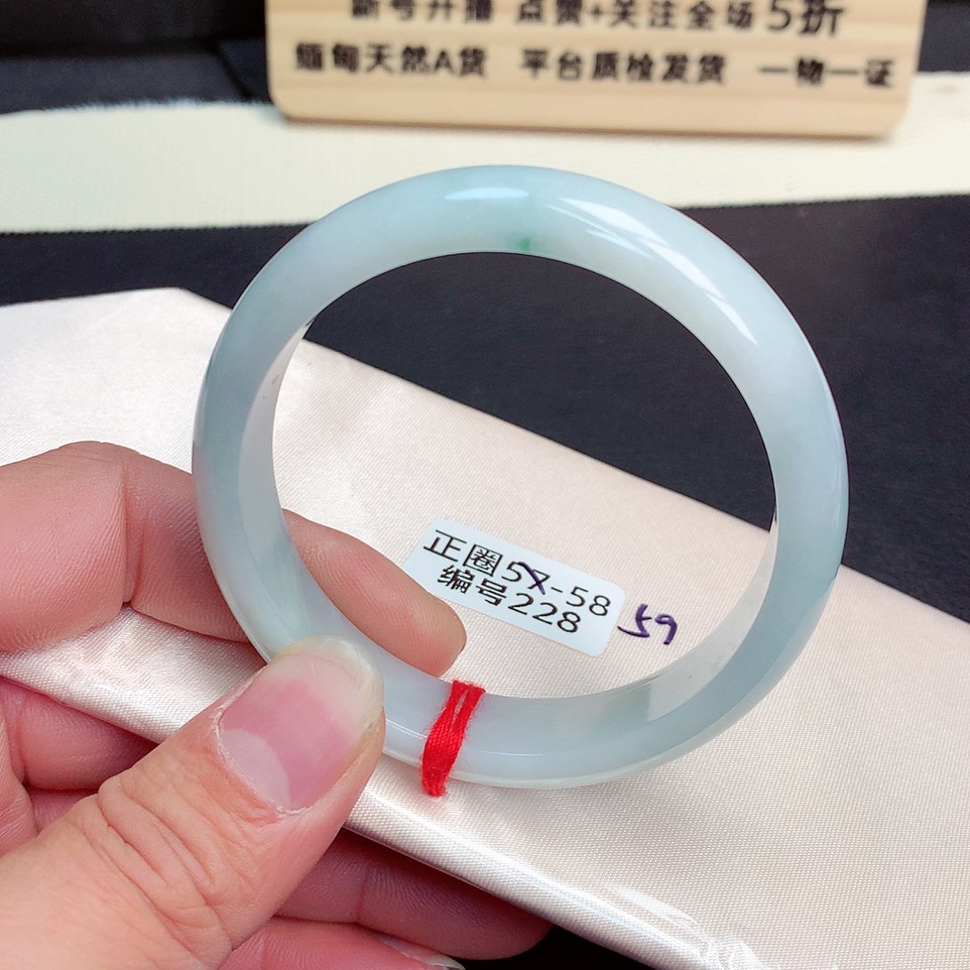 翡翠手镯未镶嵌228号