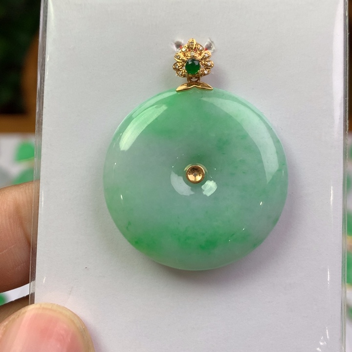 翡翠18K金镶嵌颈饰