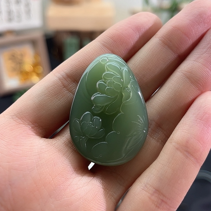 和田玉颈饰未镶嵌碧玉粉青-莲花吊坠