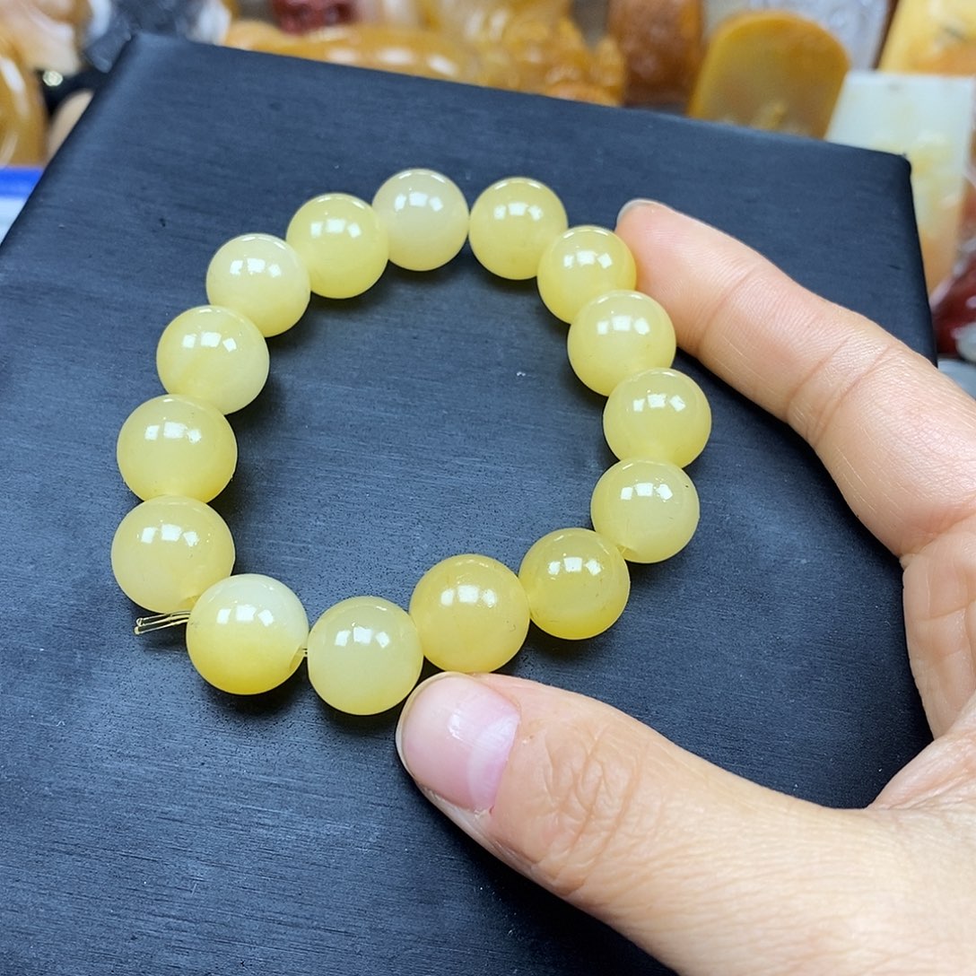 石英质玉（黄龙玉）颈饰未镶嵌