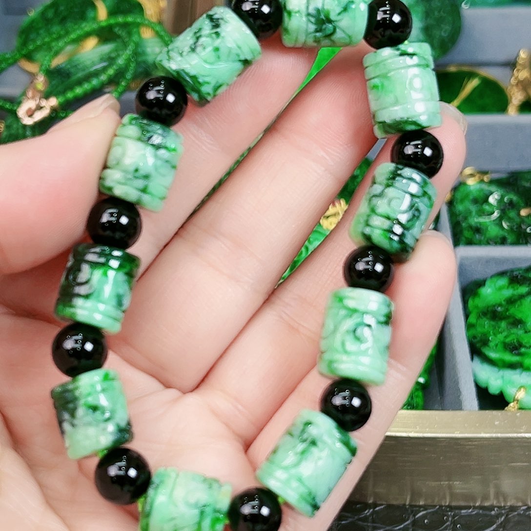 翡翠颈饰未镶嵌手链