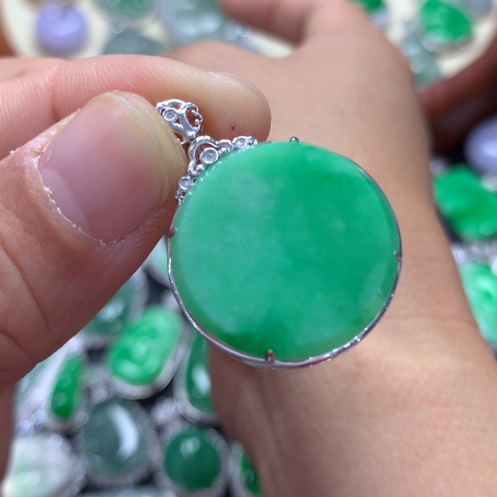 翡翠吊坠(不含链)18K金镶嵌