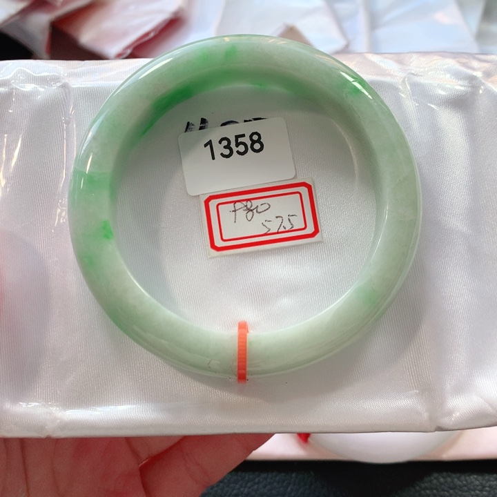 翡翠手镯未镶嵌天然翡翠手镯