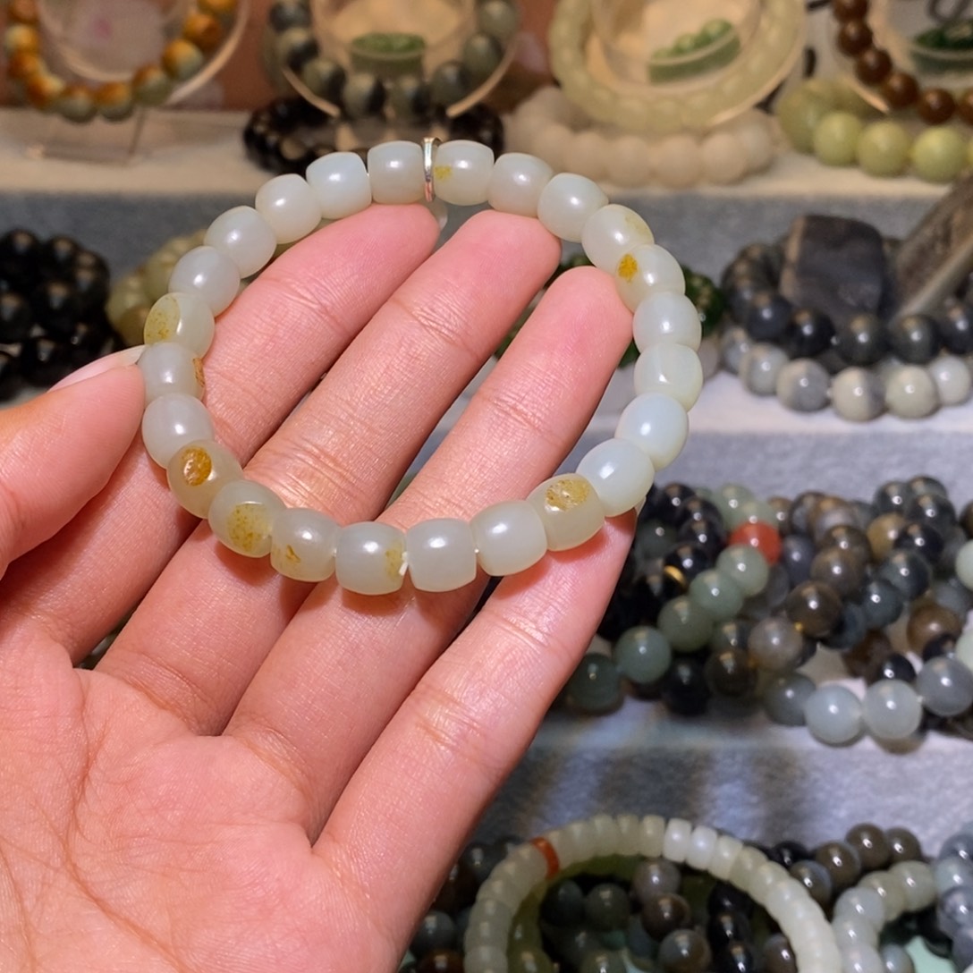 彬***了和田玉未镶嵌手链