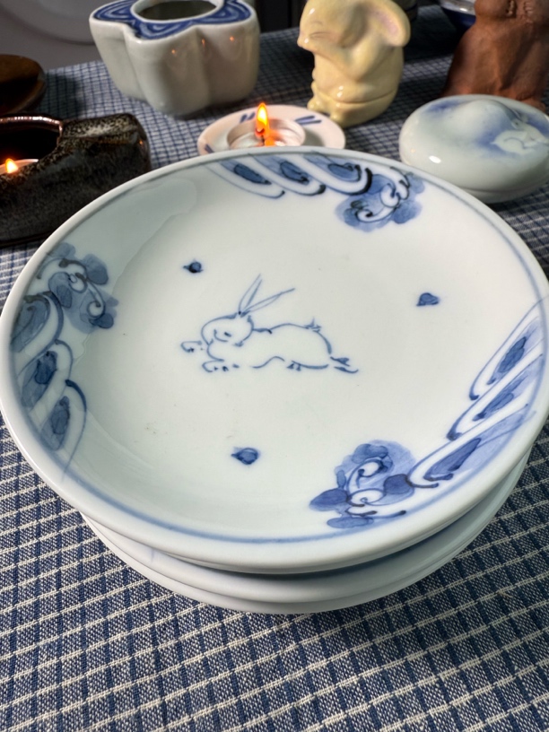 日本 青花 手绘 兔子盘碟 蓝字底款海波纹（5只）