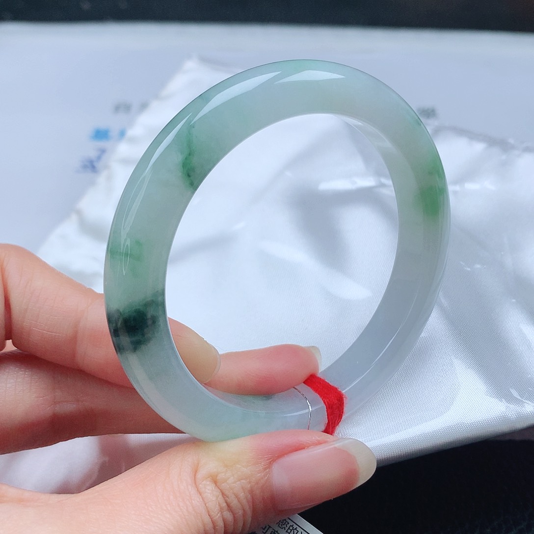 翡翠手镯未镶嵌54圈