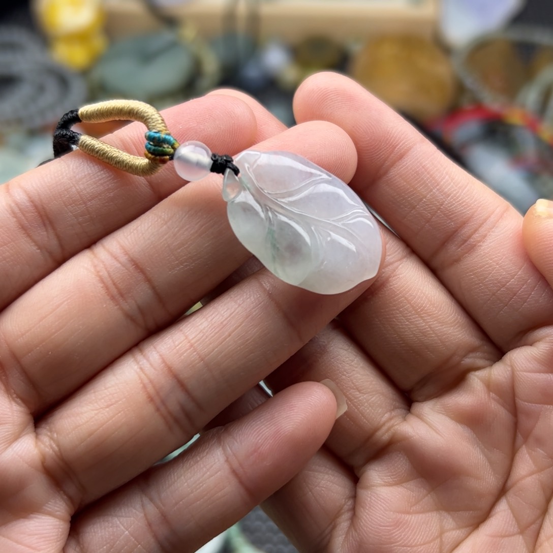 颈饰未镶嵌翡翠叶子