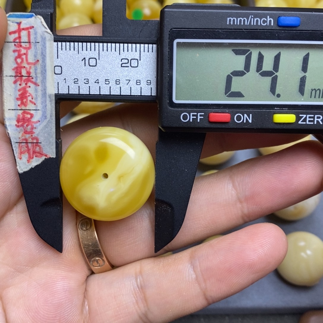 裸石蜜蜡未镶嵌24.1x13.2瑕疵墩子