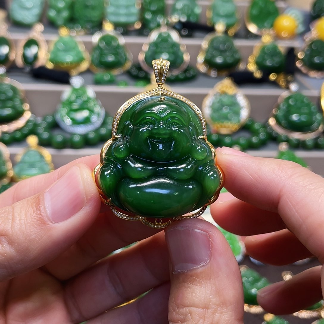 和田玉（碧玉）颈饰18K金镶嵌佛公35mm