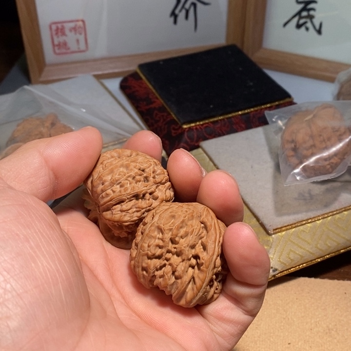 文玩核桃把件暖***虎核桃