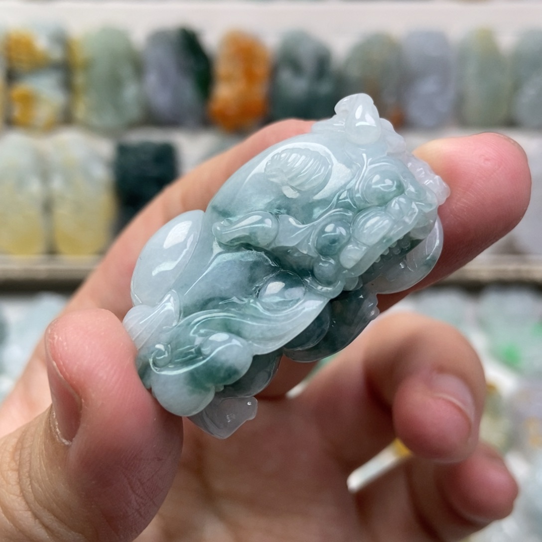 翡翠吊坠(赠链)未镶嵌